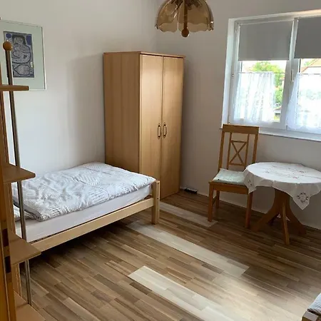 Gaestehaus Falkensee, Nahe Berlin Mit Pool Holiday home Falkensee